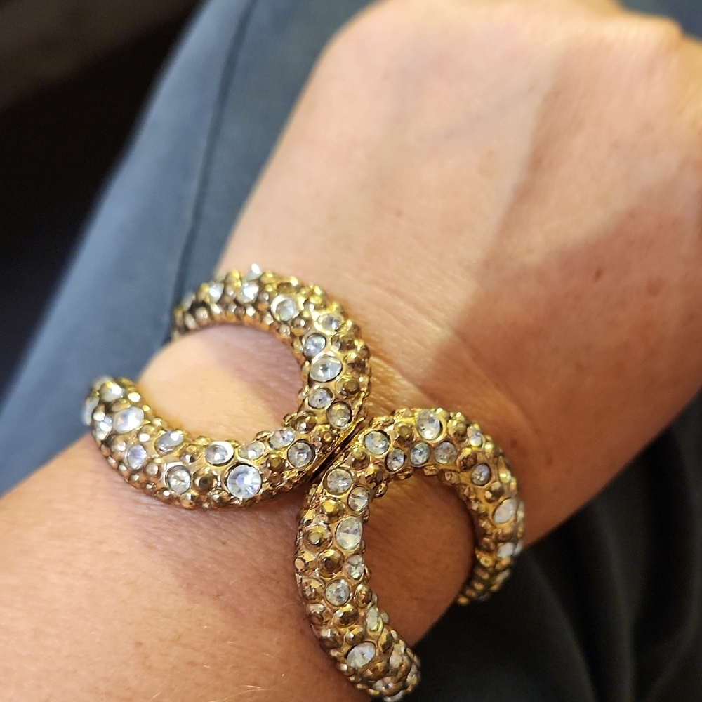 VTG  Gold-Tone Hinge Bracelet With Crystal Rhinestones